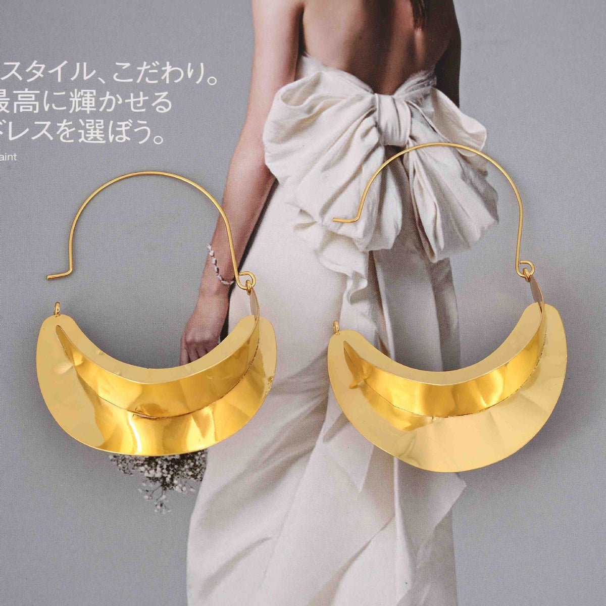 Romantic Gold Earring for Special Moments