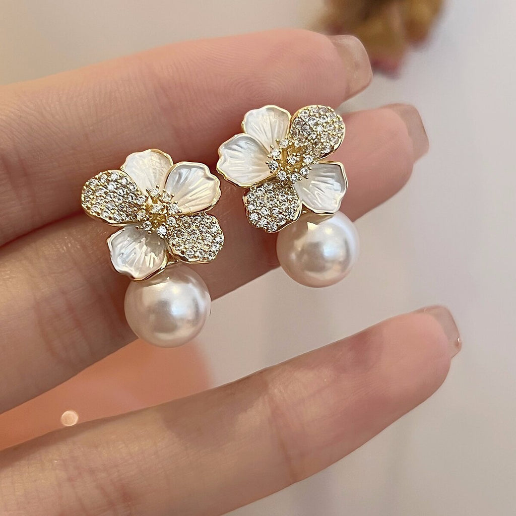 Charming Pearl Earring for Any Occasion