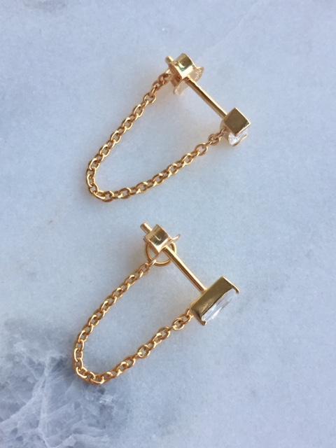 Classic Gold Earring with Timeless Appeal