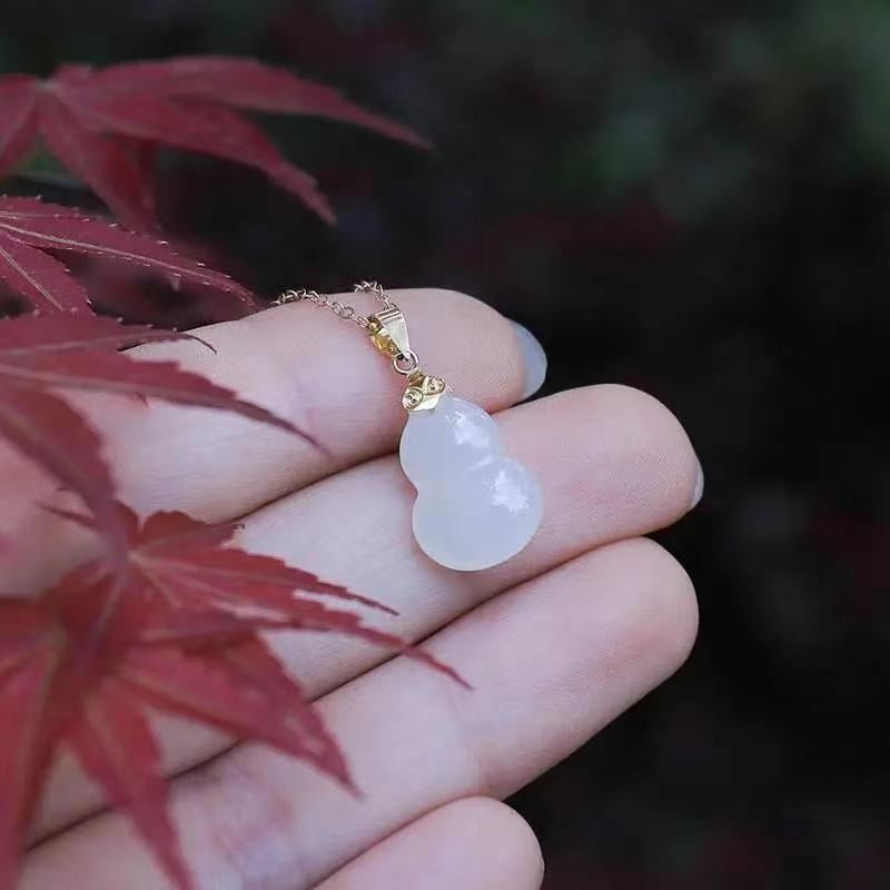Romantic Silver Necklace for Special Moments