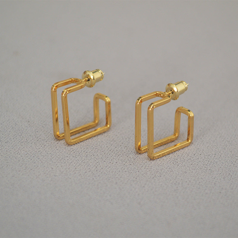 Charming Gold Earring for Any Occasion