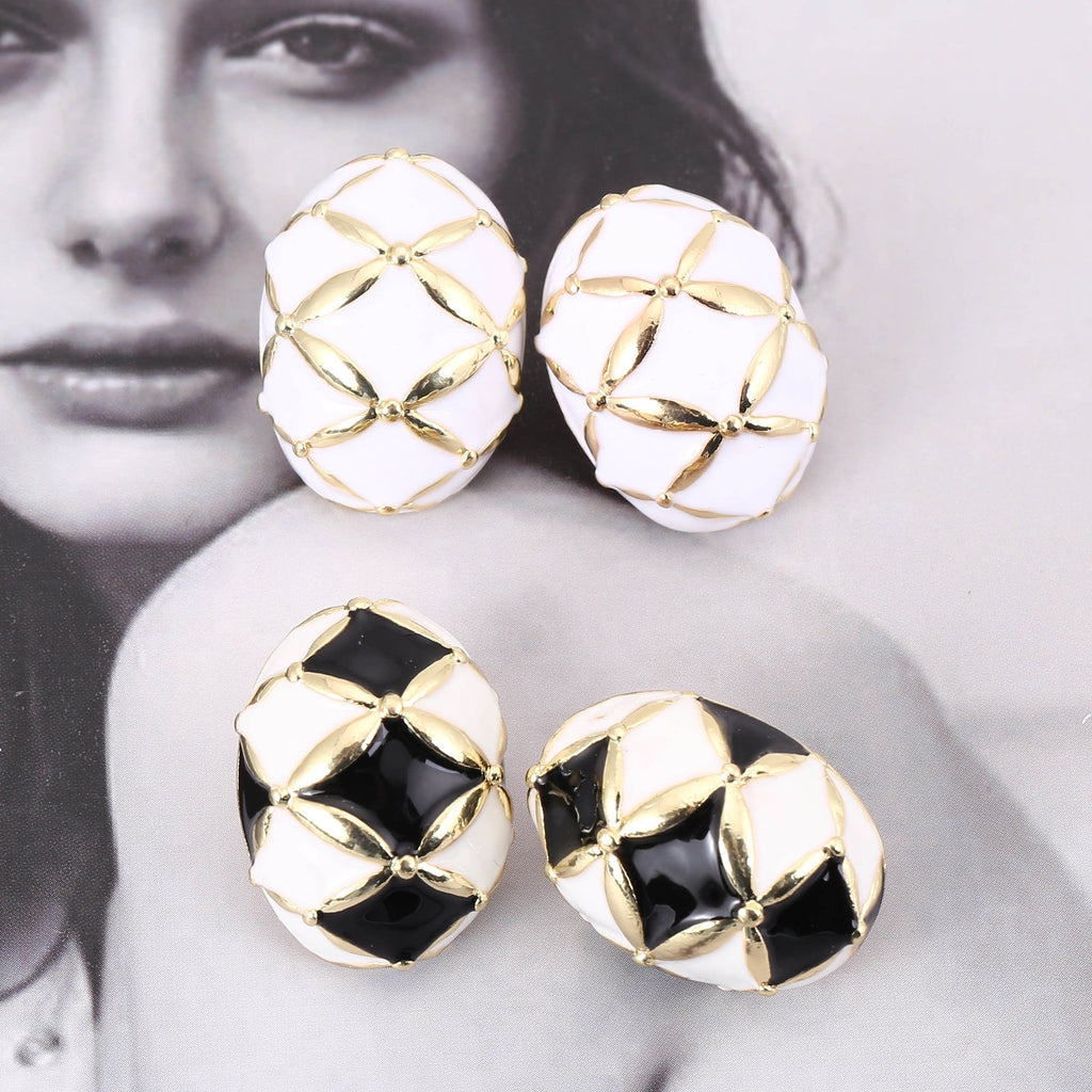 Classic Earring with Timeless Appeal