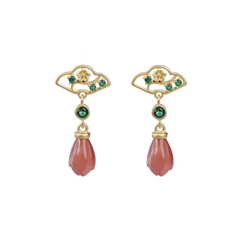 Romantic Gold Earring for Special Moments