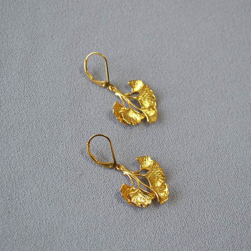 Charming Gold Earring for Any Occasion