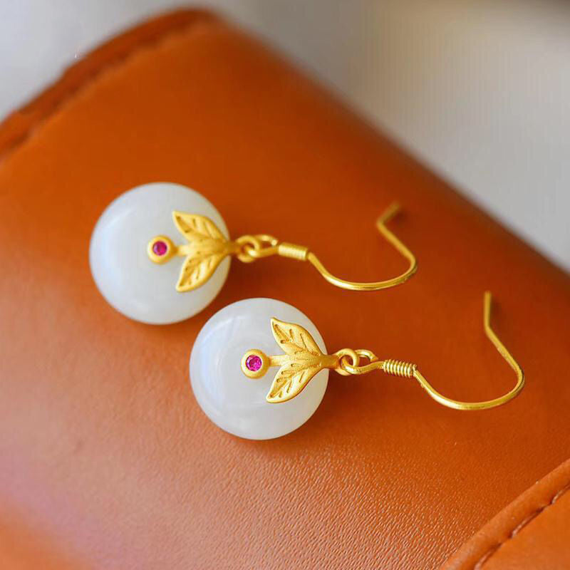 Classic Gold Earring with Timeless Appeal