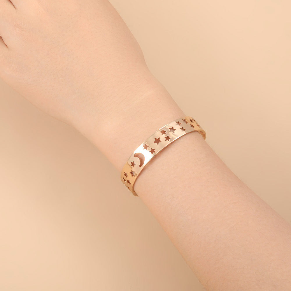 Romantic Gold Bracelet for Special Moments