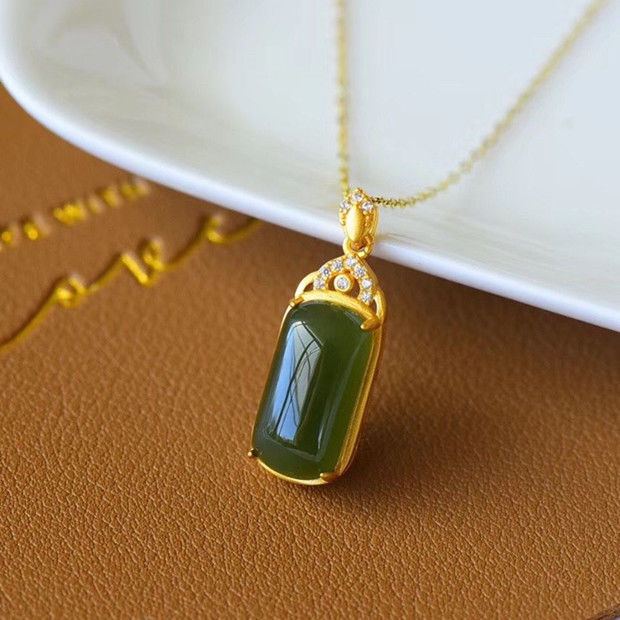Classic Silver Pendant with Timeless Appeal