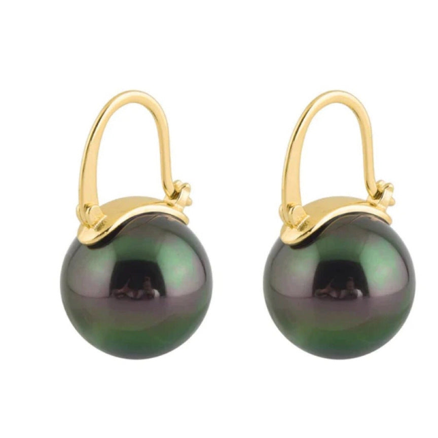 Charming Gold Earring for Any Occasion