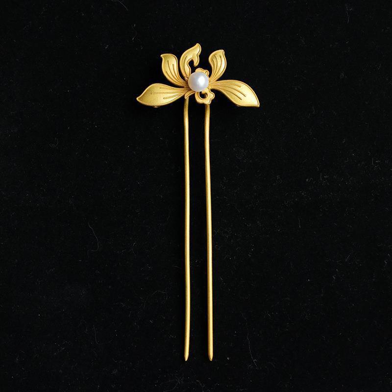 Elegant Gold Piece for Every Occasion