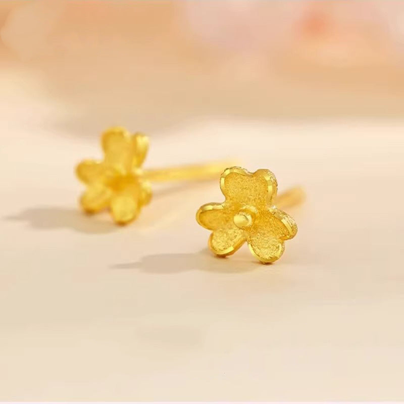Classic Gold Earring with Timeless Appeal