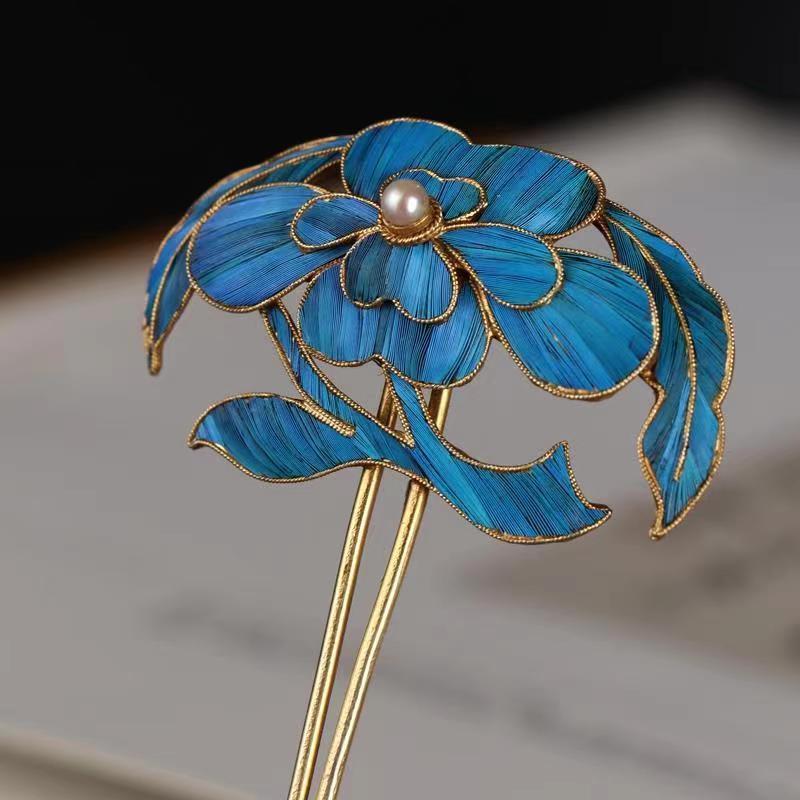 Charming Silver Piece for Any Occasion