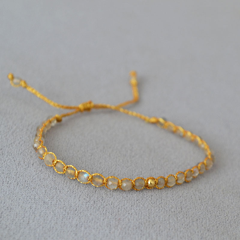 Classic Gold Bracelet with Timeless Appeal