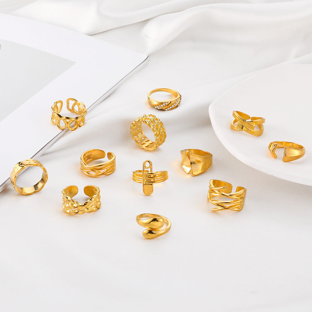 Classic Gold Ring with Timeless Appeal