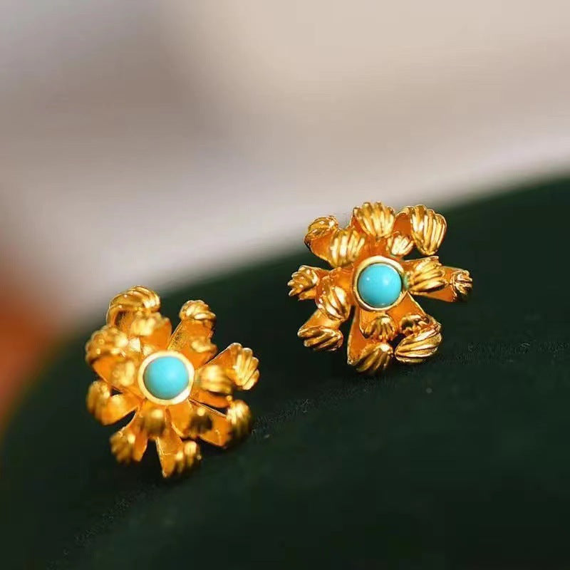Charming Silver Earring for Any Occasion