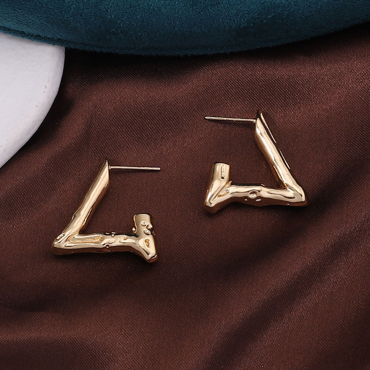 Romantic Gold Earring for Special Moments