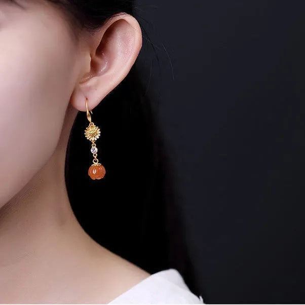 Classic Gold Earring with Timeless Appeal