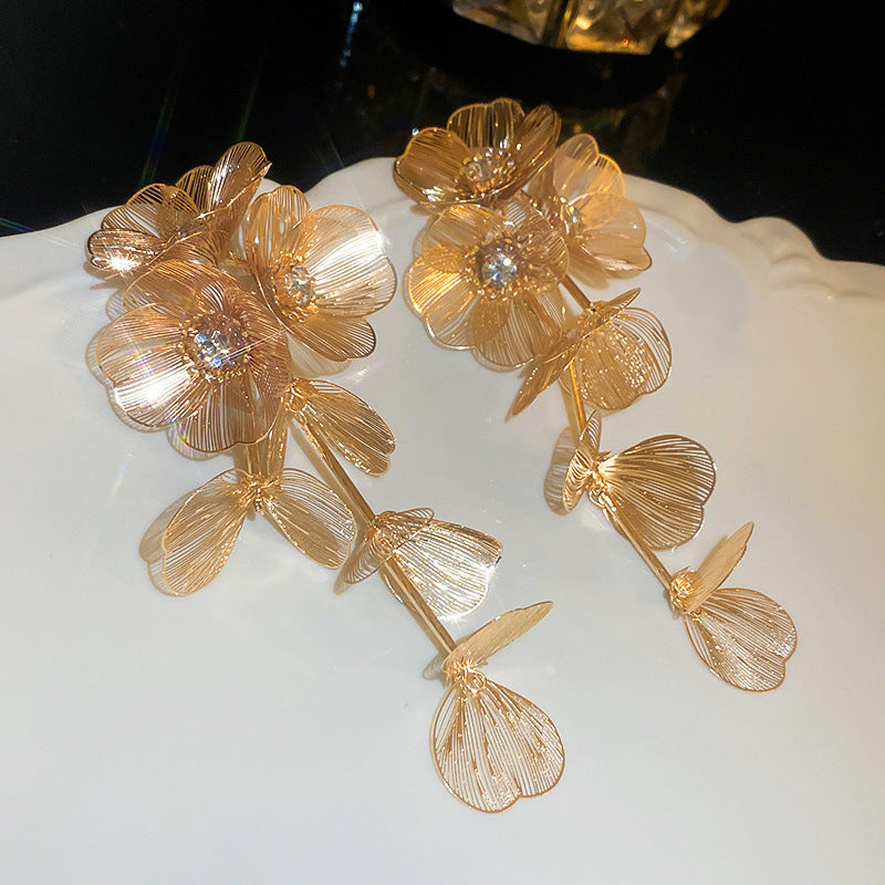 Beautiful Gold Earring with Unique Style