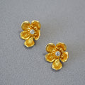 Charming Gold Earring for Any Occasion