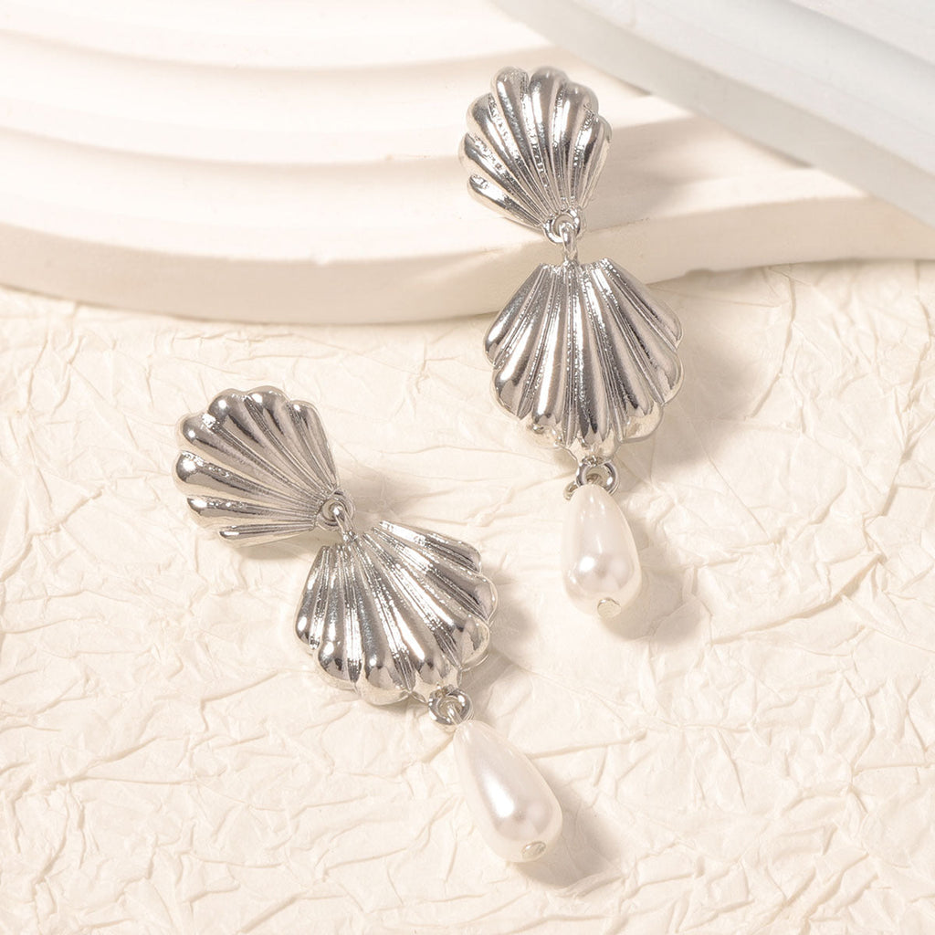 Classic Pearl Earring with Timeless Appeal