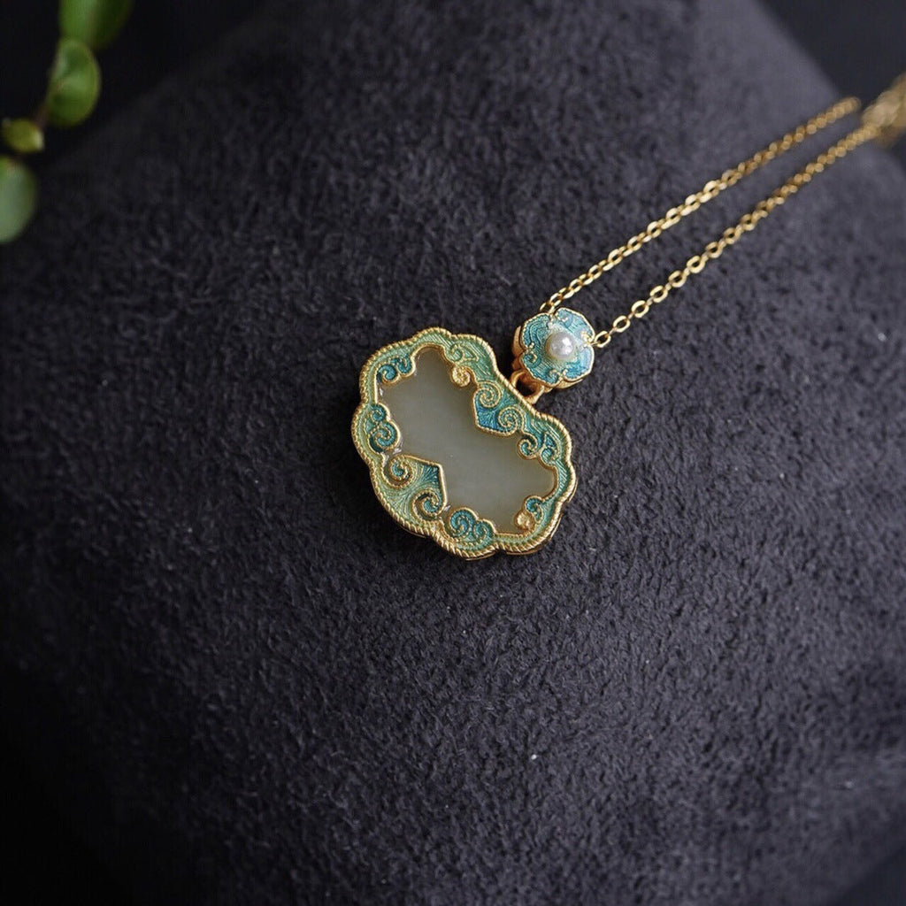 Beautiful Gold Pendant with Unique Style