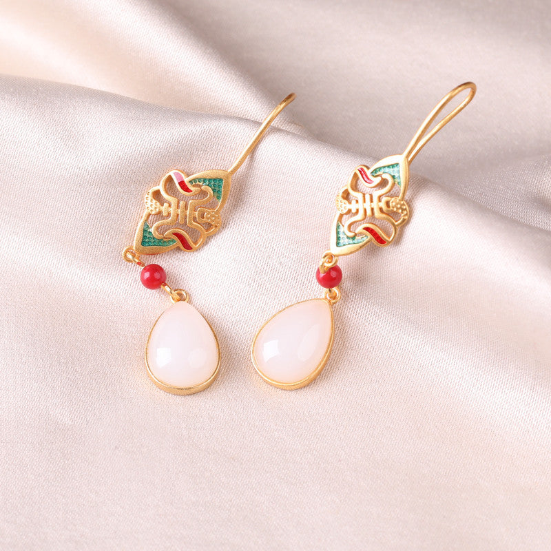Classic Gold Earring with Timeless Appeal