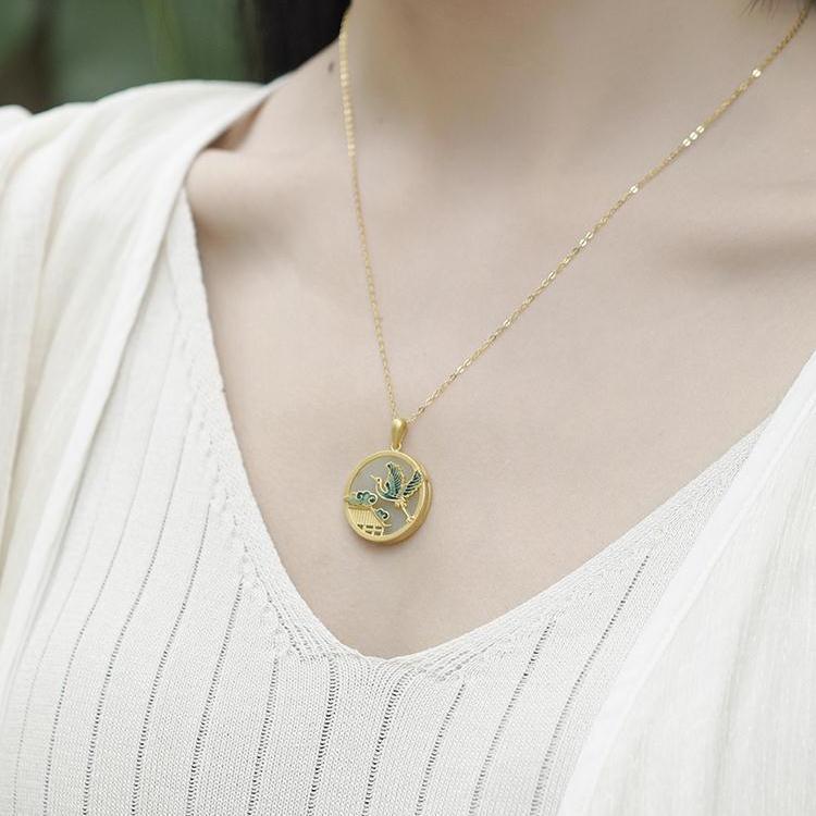 Charming Silver Necklace for Any Occasion