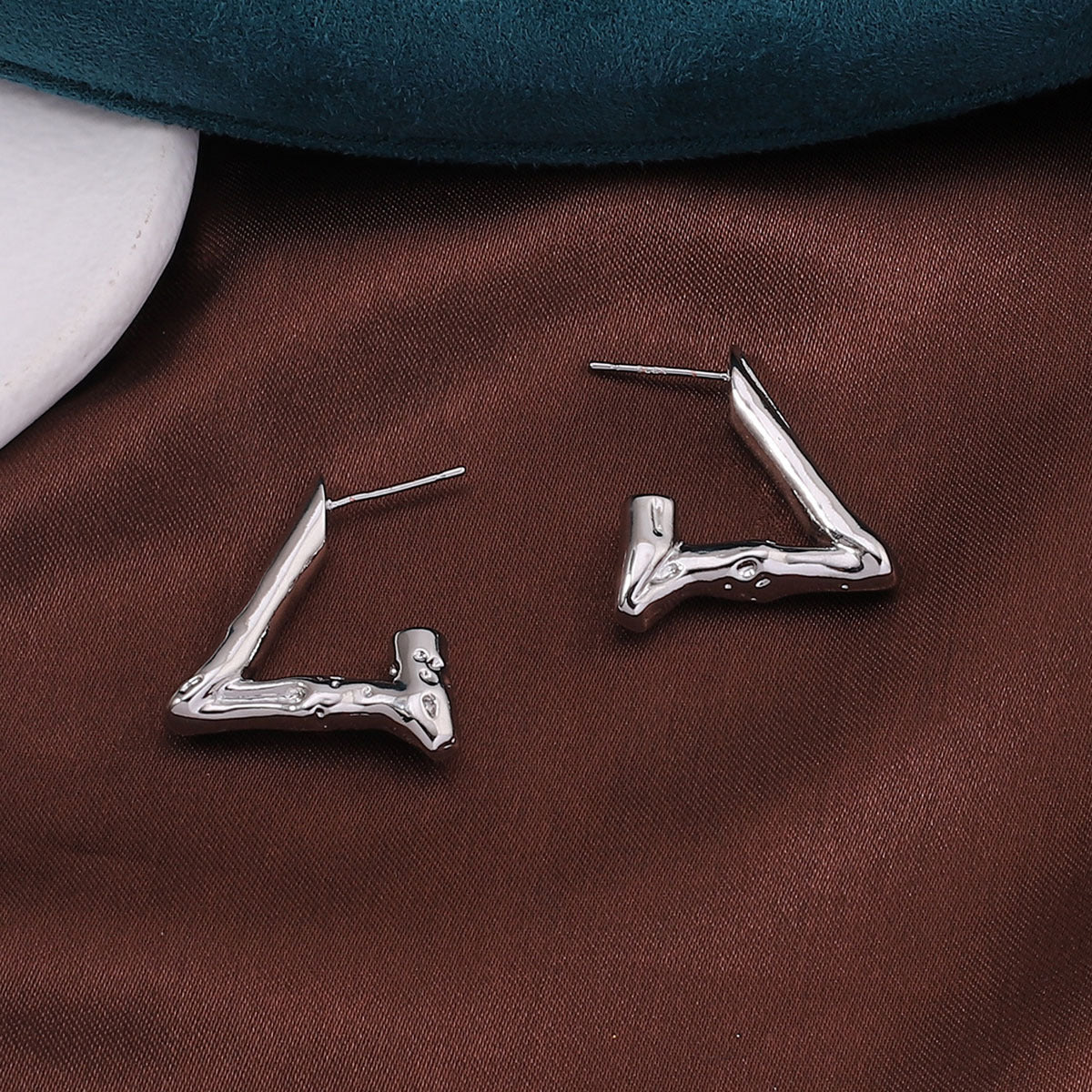 Romantic Gold Earring for Special Moments