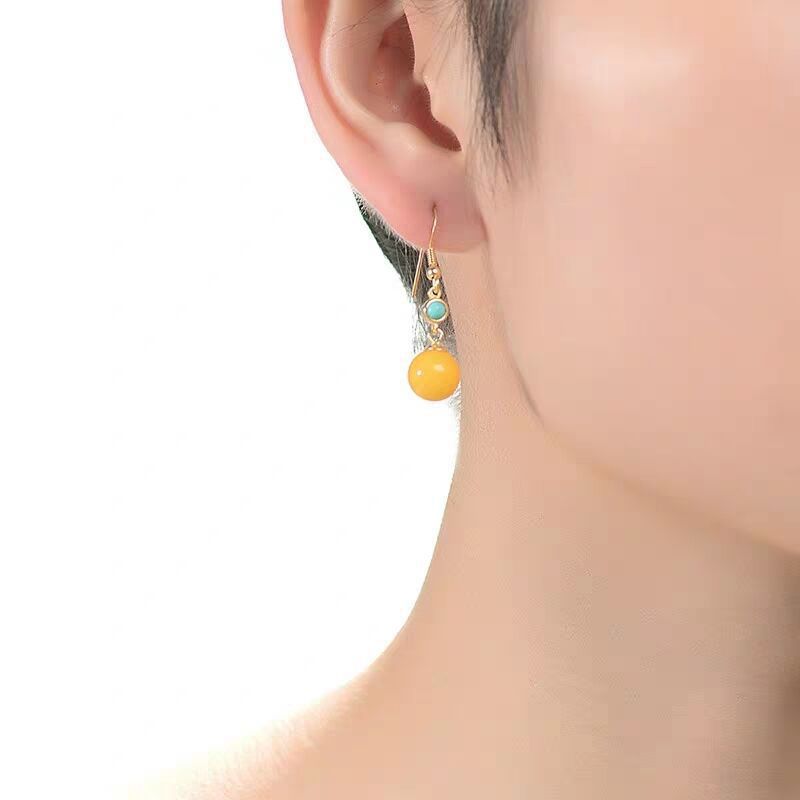 Classic Gold Earring with Timeless Appeal