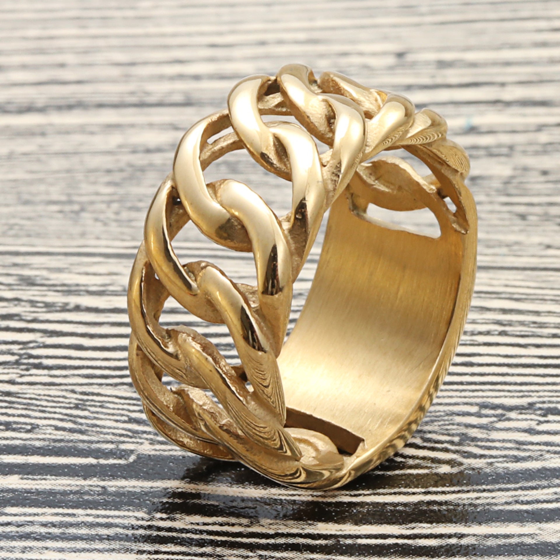 Romantic Chain for Special Moments