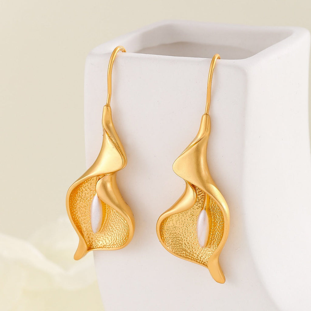 Classic Pearl Earring with Timeless Appeal