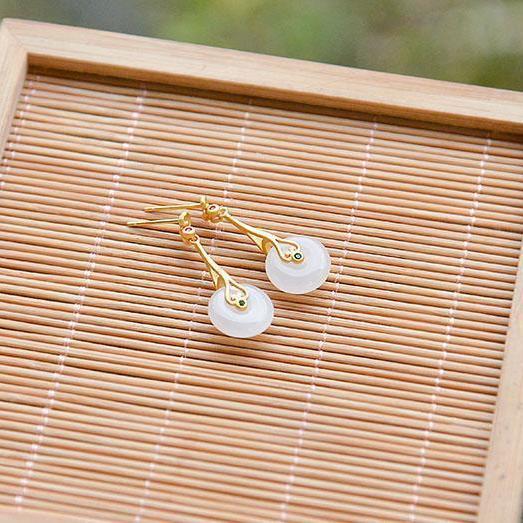Charming Silver Earring for Any Occasion