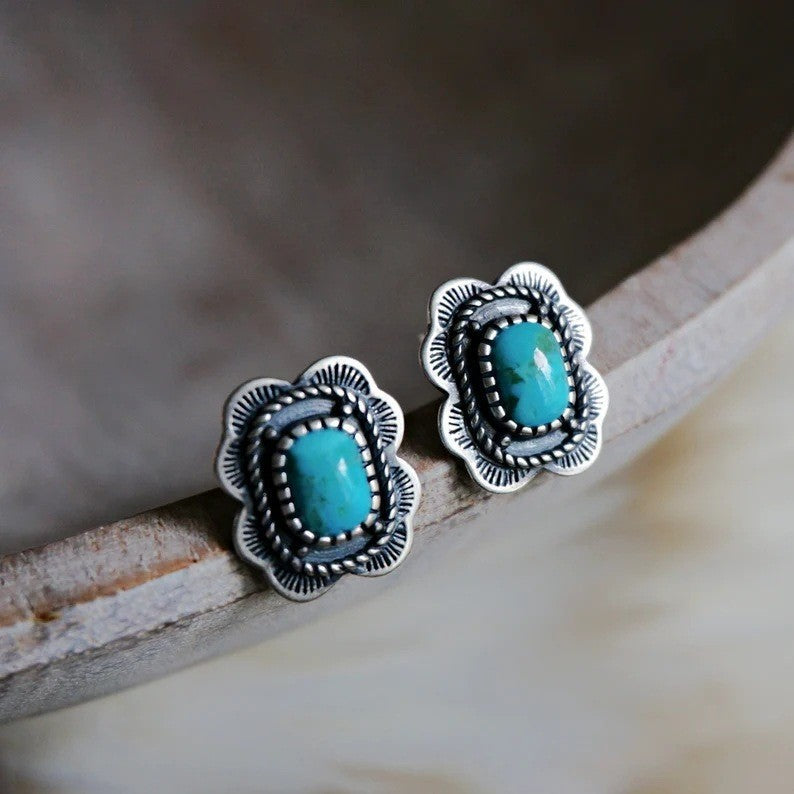 Romantic Silver Earring for Special Moments
