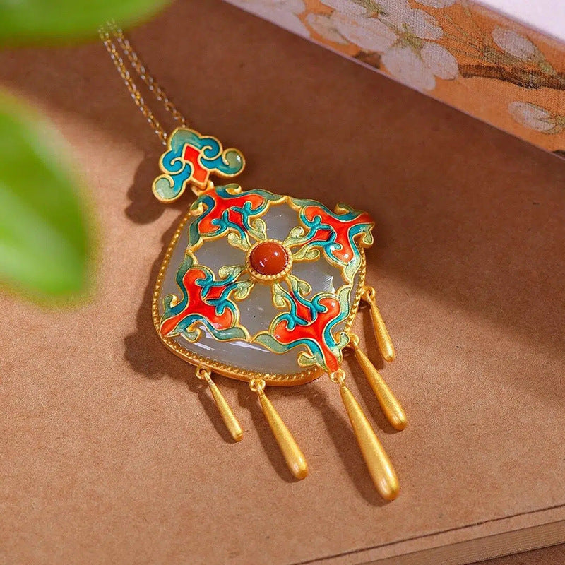 Charming Gold Pendant for Any Occasion