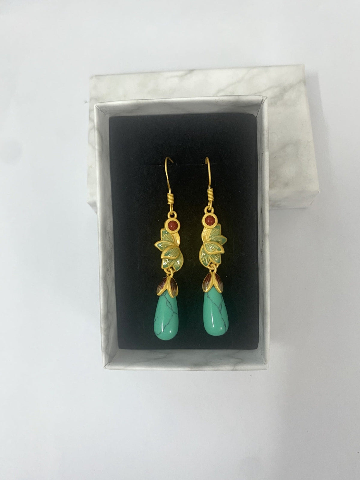 Classic Gold Earring with Timeless Appeal