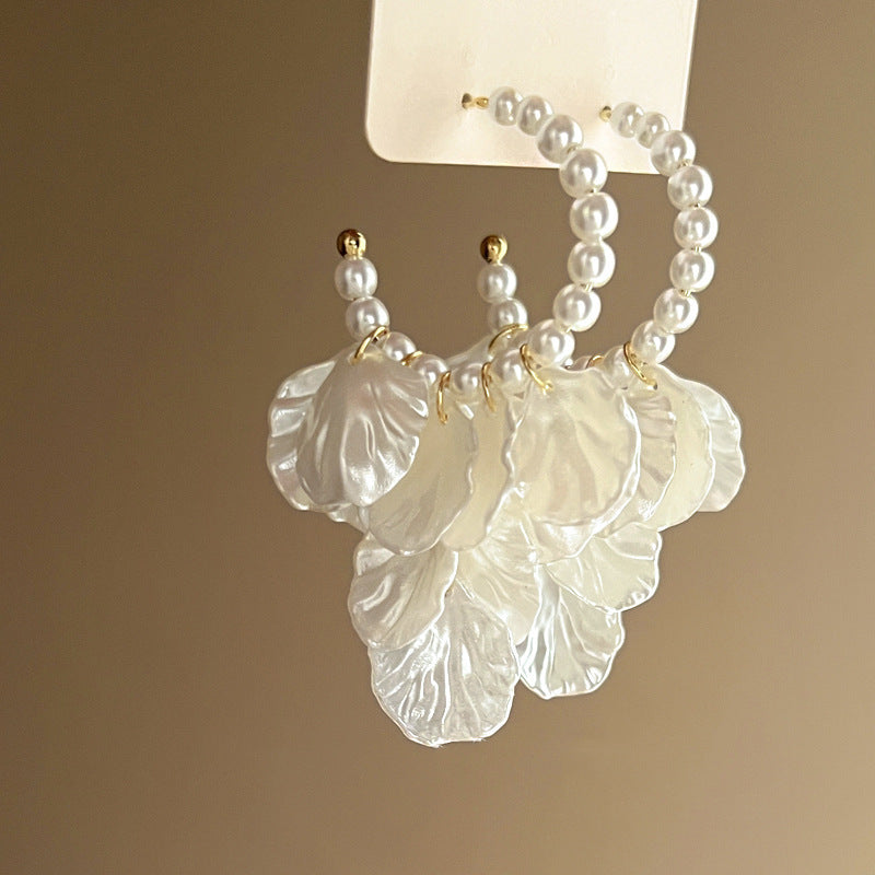 Classic Pearl Earring with Timeless Appeal