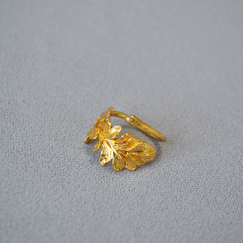 Classic Gold Ring with Timeless Appeal