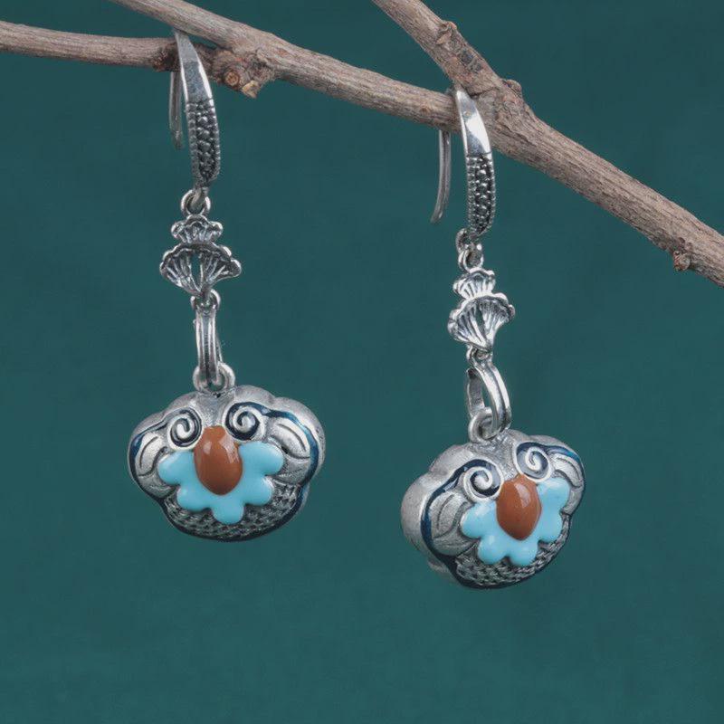 Charming Silver Earring for Any Occasion