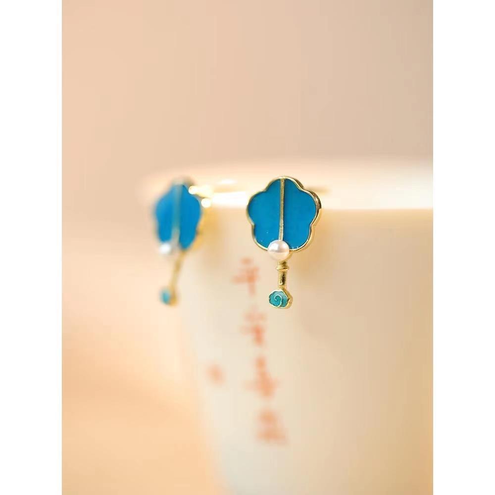 Charming Pearl Piece for Any Occasion