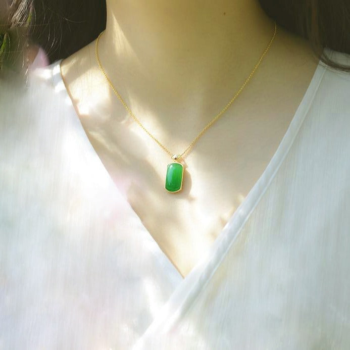 Romantic Gold Necklace for Special Moments