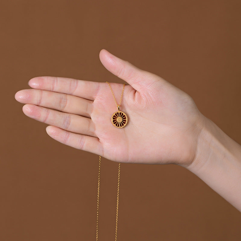 Beautiful Gold Piece with Unique Style