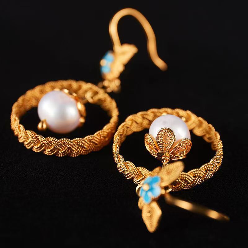 Stunning Gold Earring for Daily Wear