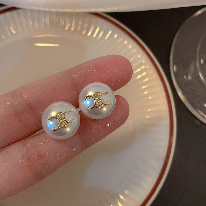 Classic Pearl Earring with Timeless Appeal