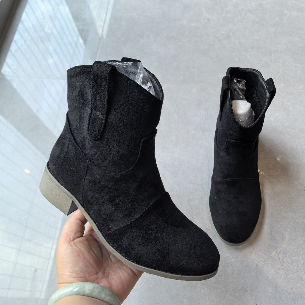 Graceful Orthopedic Boots for Modern Look