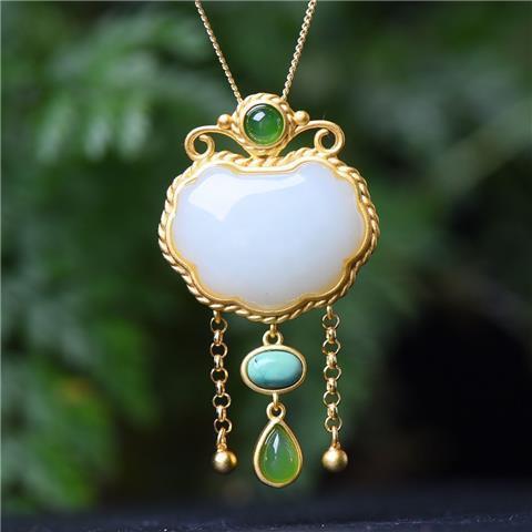 Stunning Silver Pendant for Daily Wear