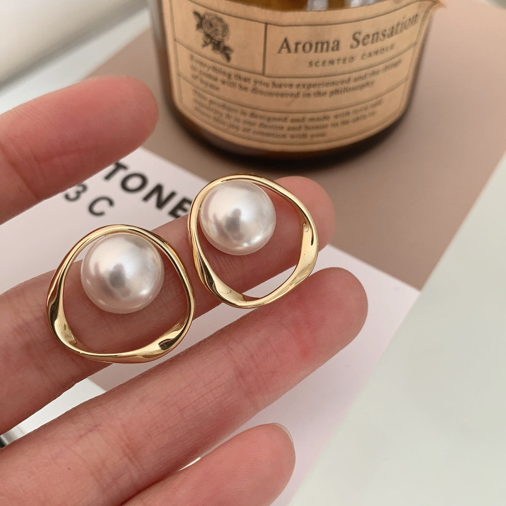 Charming Pearl Earring for Any Occasion