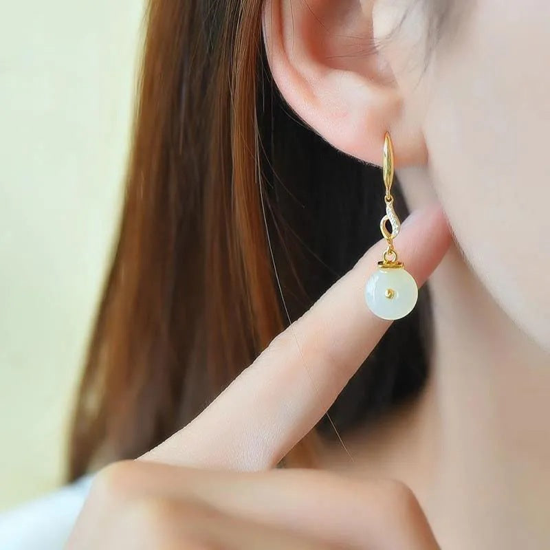 Charming Gold Earring for Any Occasion