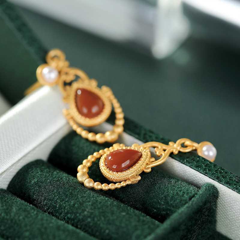 Elegant Gold Earring for Every Occasion