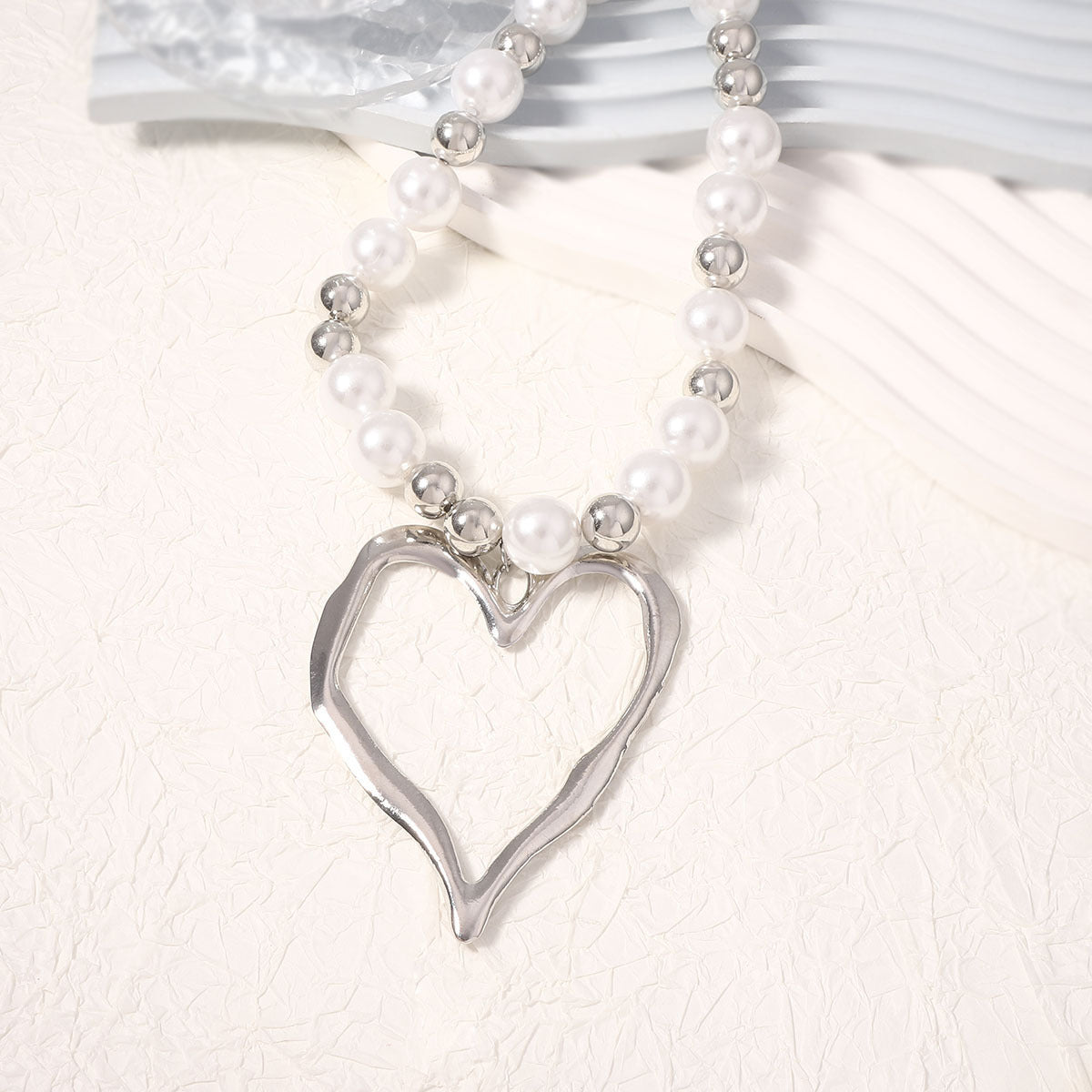 Classic Pearl Necklace with Timeless Appeal