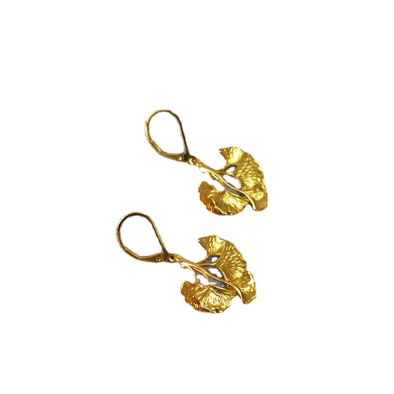 Charming Gold Earring for Any Occasion