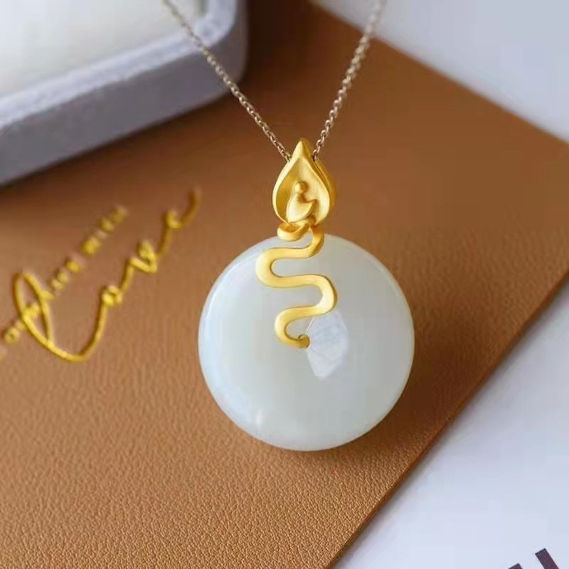 Charming Silver Necklace for Any Occasion